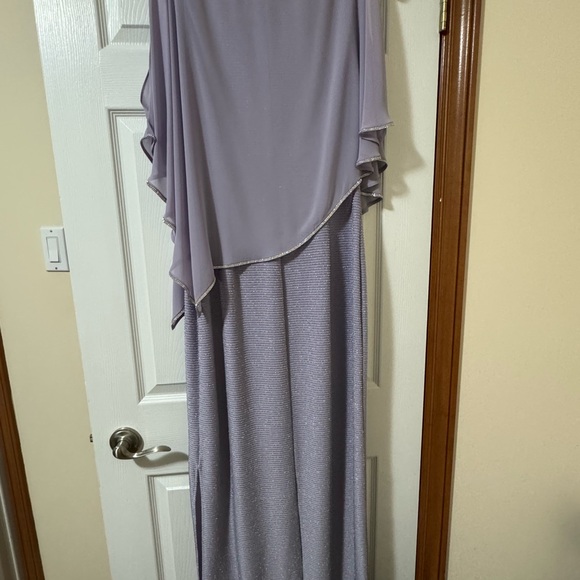 Full length dress.  Canadian Designer Frank Lyman - Picture 4 of 5